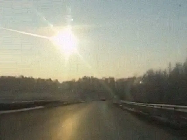 Rússia: sobe a 950 total de feridos após queda de meteorito