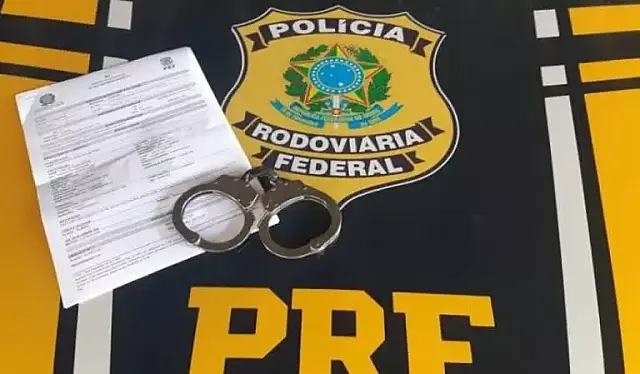 Homem é preso após entregar CNH falsa durante abordagem da PRF na BR-262