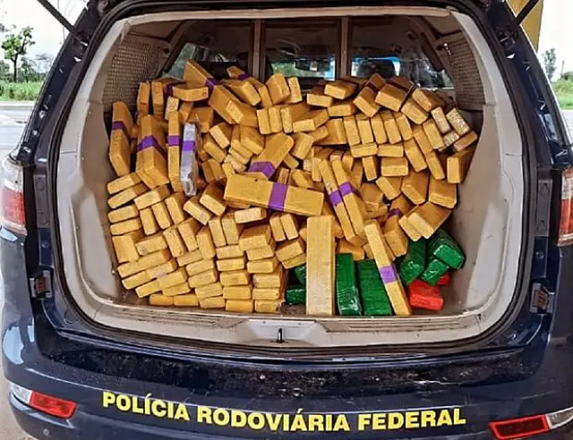 PRF prende motorista com carro lotado de droga na BR-163