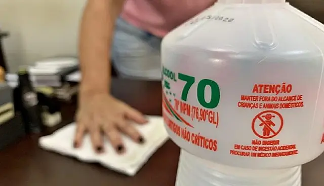 Venda de álcool 70 graus líquido é proibida a partir desta quarta