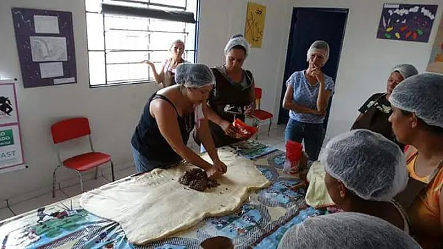Fábrica de macarrão caseiro da Amina transforma vida de mulheres em Anastácio