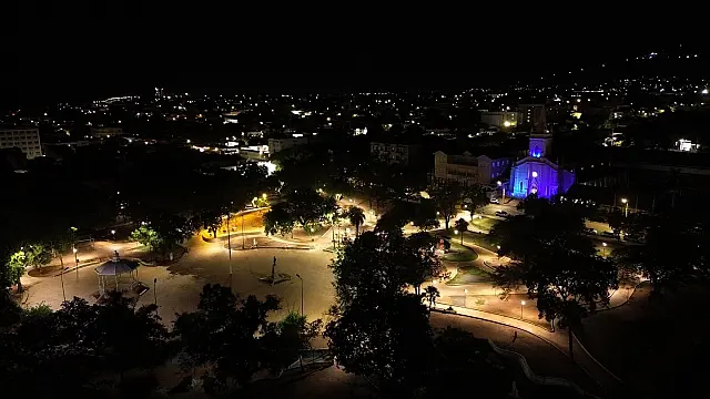 Corumbá refaz fiação do Jardim da Independência após furto de 190 metros de cabos