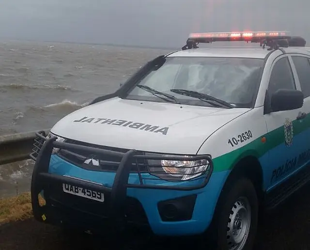 Após temporal, PMA resgata turistas e piloteiros náufragos de duas embarcações no lago da usina Sérgio Motta
