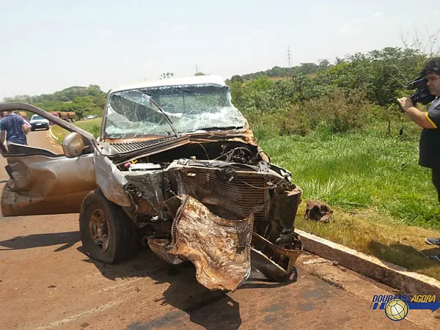 Motorista de F-250 morre após colisão com carreta