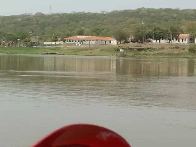 Bombeiros são acionados após moradores avistarem corpo no Porto da Manga