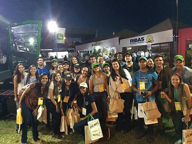 Acadêmicos de Aquidauana participam do maior evento do setor florestal do país