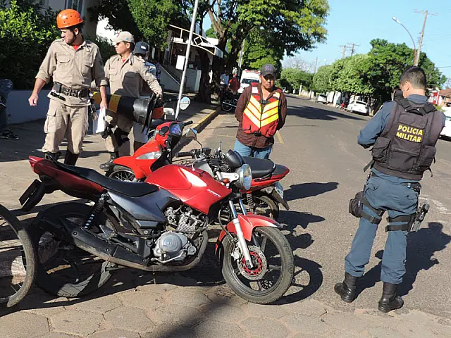 Acidente entre duas motos deixa mulher ferida no Bairro Guanandy