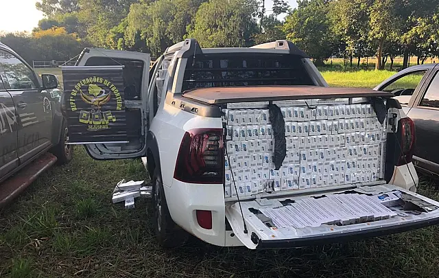 DOF apreende carro lotado de cigarros contrabandeados do Paraguai