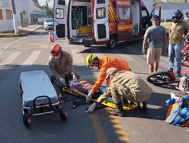 Motociclista fica ferido após colisão com carro em Corumbá