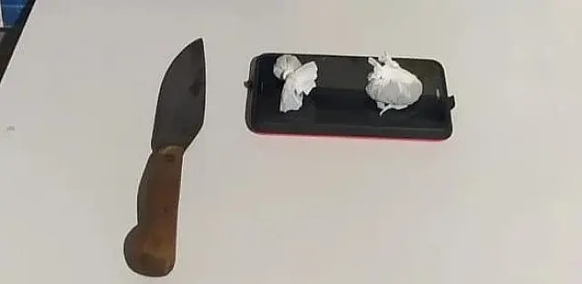 Jovem é preso vendendo drogas em frente à escola anastaciana