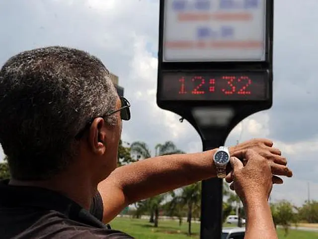 Governo estuda ampliação do horário de verão neste ano