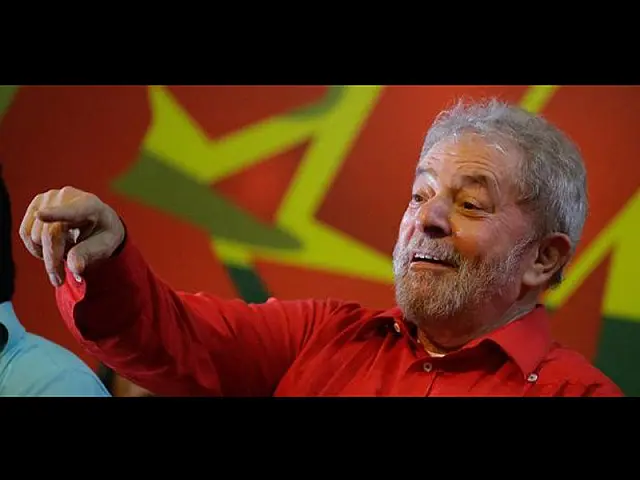 'Estou indignado com a corrupção', diz Lula em ato em defesa do governo