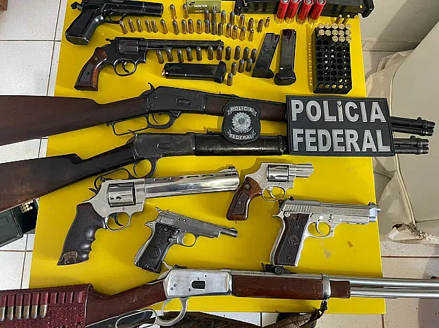 Homem é preso após ostentar armas nas redes sociais