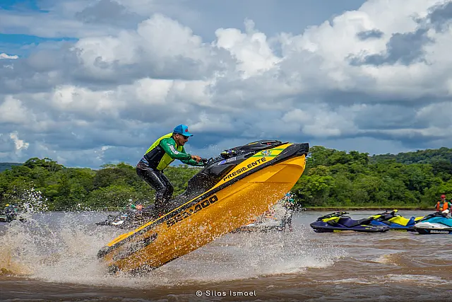 Jet Ski no Rio Paraguai é sucesso em Porto Murtinho
