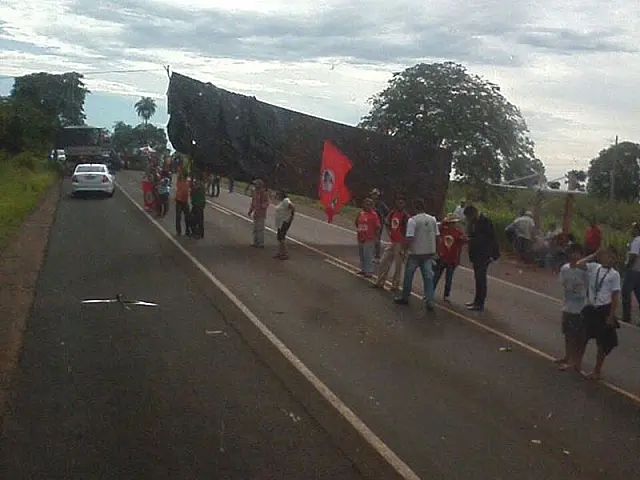 MST libera rodovia que liga Aquidauana a Campo Grande