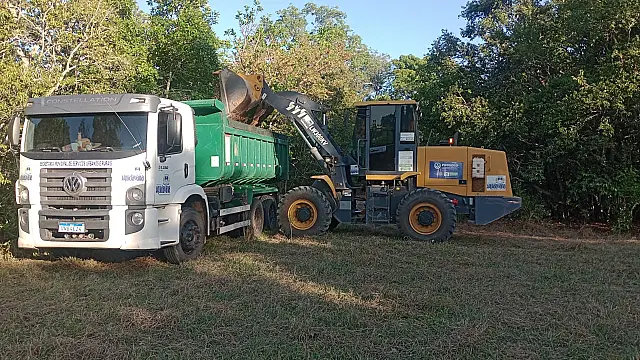 Equipe realiza manutenção de estradas vicinais no Pantanal de Aquidauana