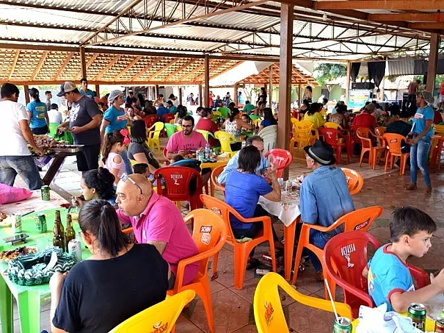 Amigos se reúnem há 6 anos para arrecadar brinquedos e presentear crianças carentes