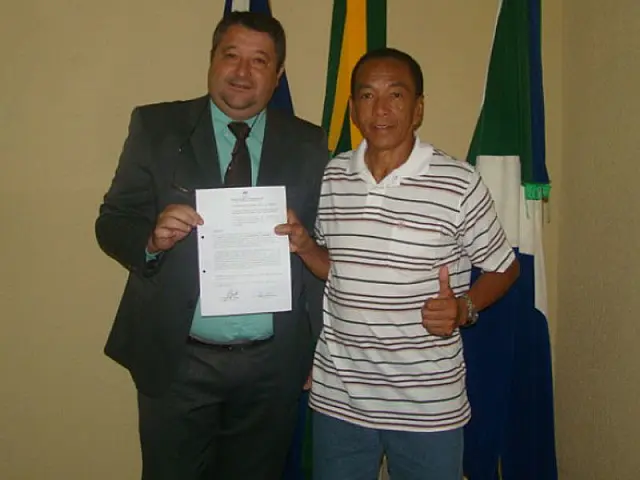 Clézio entrega autorização de doação de área ao DEC
