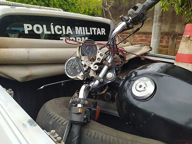 Motociclista embriagado é preso fazendo zigue-zague na rua