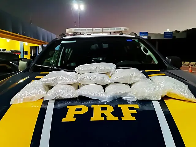 PRF apreende 49 kg de minério de prata sem documentos em Corumbá