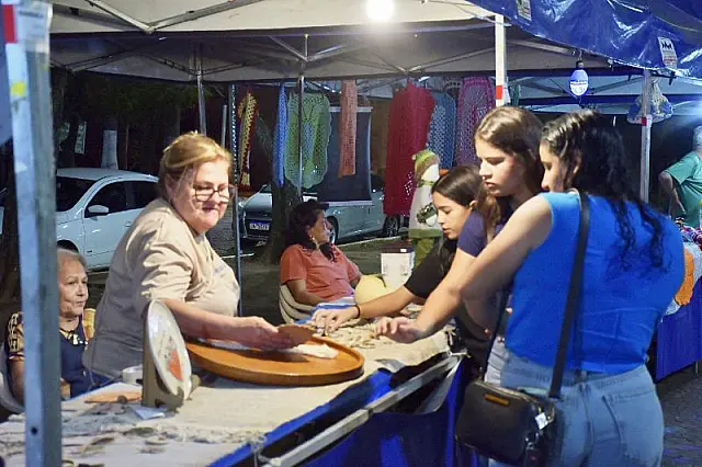 Feira de Arte e Cultura movimenta praça em Aquidauana