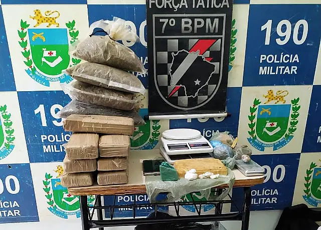 PM flagra adolescentes de 12 e 14 anos comercializando drogas no conjunto Antônio Clemente