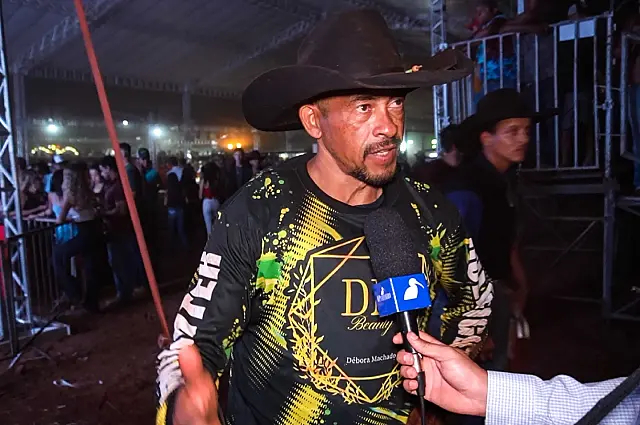Edil Bispo retorna no rodeio da Expoaqui e comemora: Agradecer a Deus