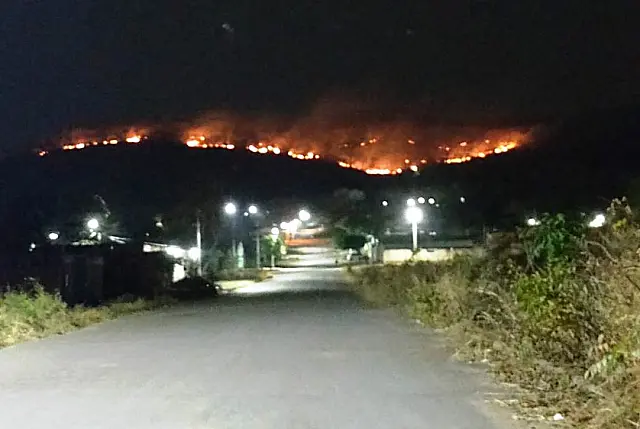 Corumbá: combate ao fogo continua com reforço aéreo