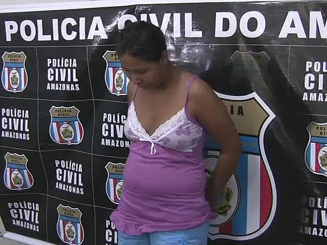 Mulher abre barriga de grávida com lâmina para roubar bebê