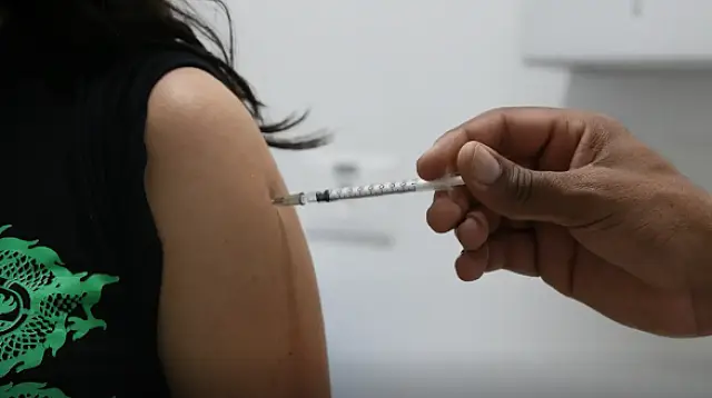 Vacinas contra covid-19 serão enviadas até terça para todo o Brasil