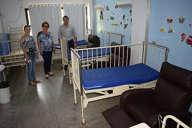 Com recursos próprios, Miranda reforma pediatria e recepção de hospital municipal