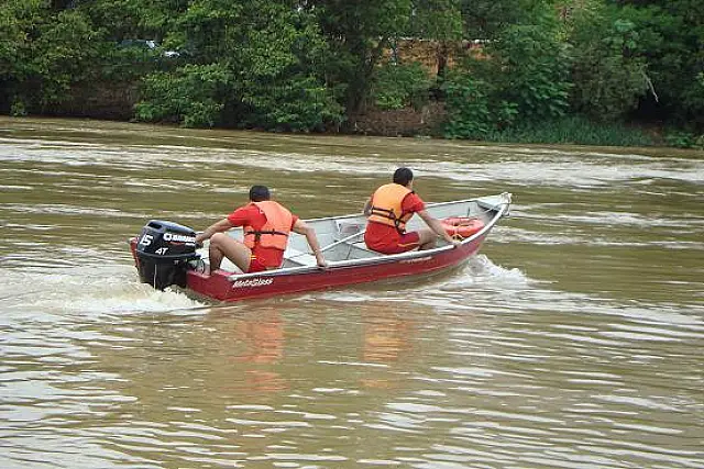 Buscas por adolescente desaparecido no Rio Paraguai continuam