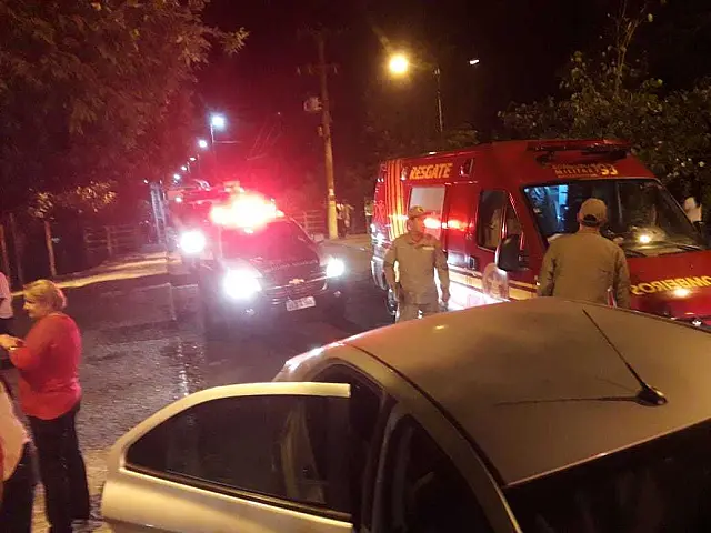 Homem de 37 anos salva jovem que tentou se jogar da ponte velha