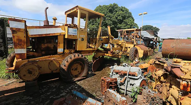 Veículos e equipamentos agrícolas serão leiloados pelo governo do Estado