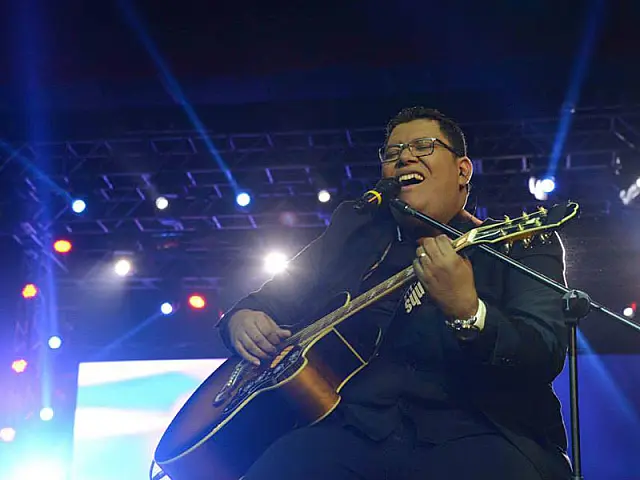 Cantor gospel que está encantando Neymar e o Brasil faz show em Campo Grande