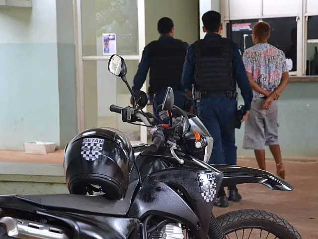 Jovem rouba celular de criança em Aquidauana, pula muros de casas, mas acaba preso