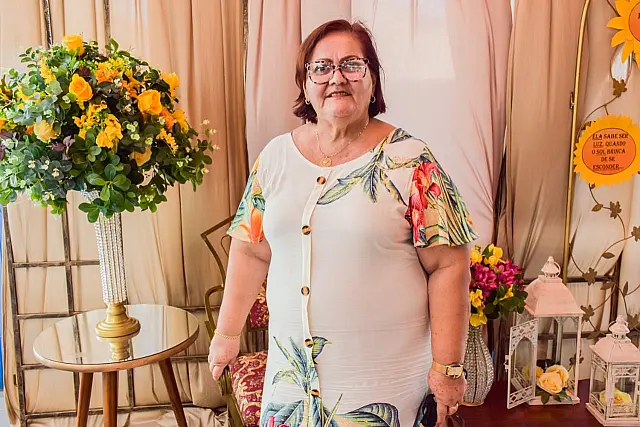 Morre por complicações da covid, professora Rosangela Reis