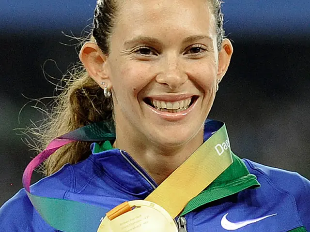 Fabiana Murer recebe ouro inédito e se emociona em Daegu