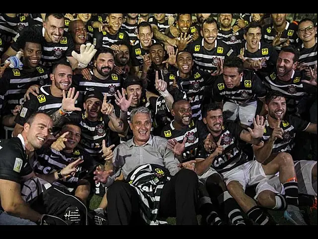 Corinthians empata com o Vasco e é hexa do Brasileirão