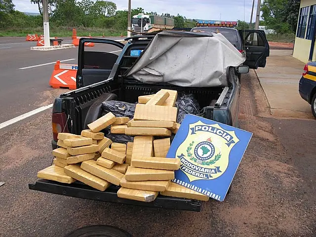 PRF apreende 183 quilos de maconha na BR-262