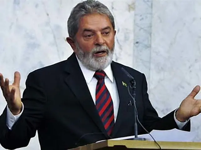 Lula ataca mídia e dá mais 4 anos a Dilma
