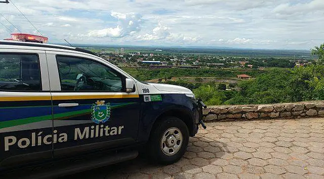 Por ciúmes, homem bate na esposa e no chefe durante bebedeira em MS