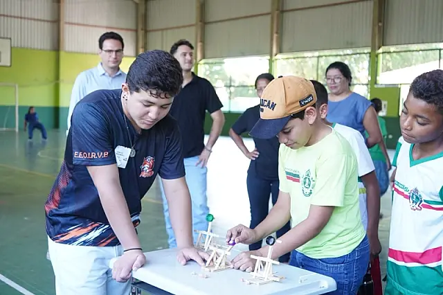 Estudantes apresentam projetos científicos em feira escolar de Nioaque