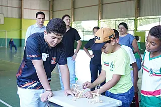 Estudantes apresentam projetos científicos em feira escolar de Nioaque
