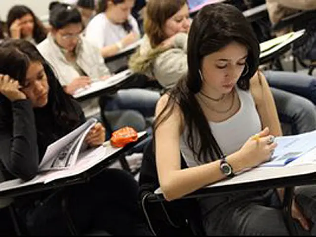Novo currículo do ensino médio poderá ser inspirado no Enem