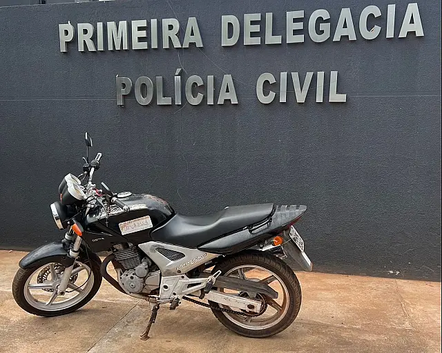 Polícia recupera moto furtada em estacionamento de hospital em Jardim