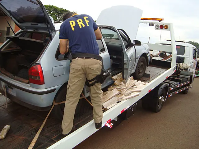 PRF apreende carro com 110 quilos de maconha em rodovia de MS