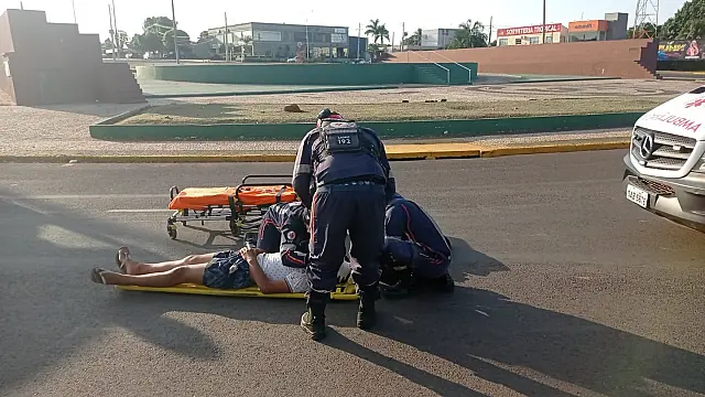 Adolescente é socorrido com ferimentos após cair de bicicleta na Avenida Pantaneta