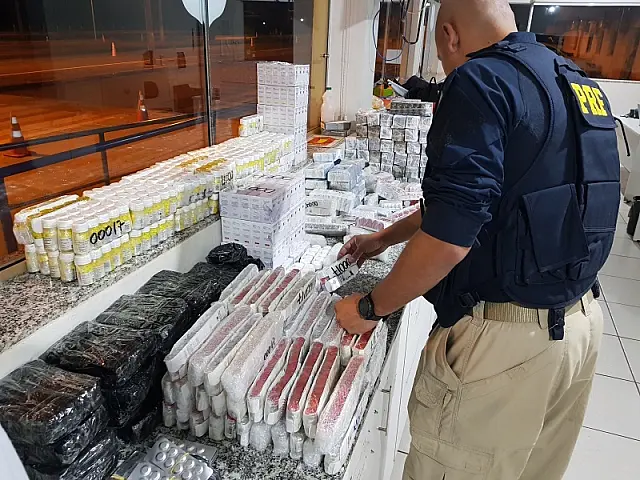 PRF apreende carga de medicamentos e anabolizantes avaliada em R$ 1 milhão