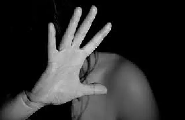 Violência doméstica com golpes de capacete culmina com prisão de agressor